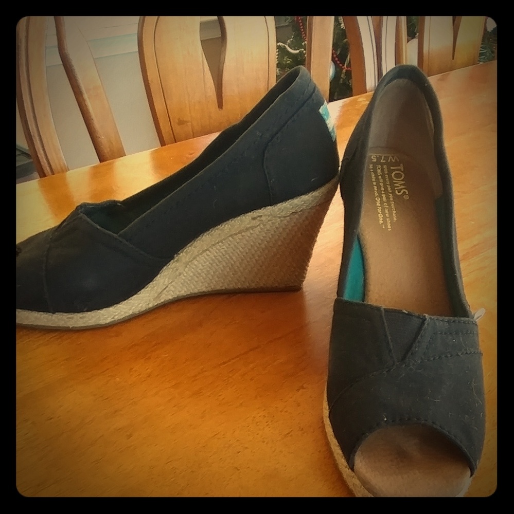TOMs black wedges